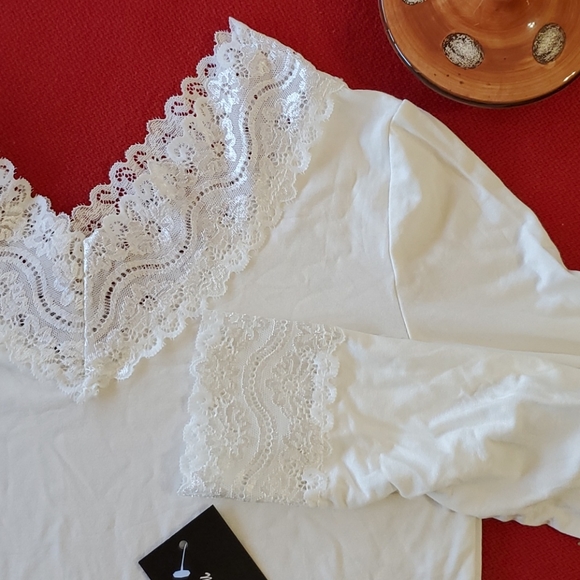 MONDE COLORE white lace edged v neck long sleeve top Small Basic essentials - Picture 5 of 5